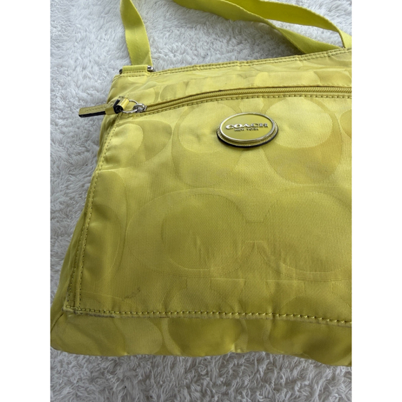 Vintage 90’s Coach Signature Logo Yellow
Nylon Colorblock Crossbody Bag F77408 - Picture 15 of 15